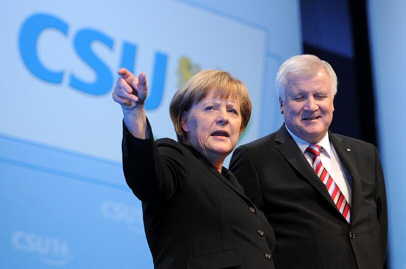 Schwierige Partnerschaft: Bayerns Ministerpräsident Horst Seehofer hat Angela Merkel nicht zum ersten Mal ein Ultimatum gestellt.