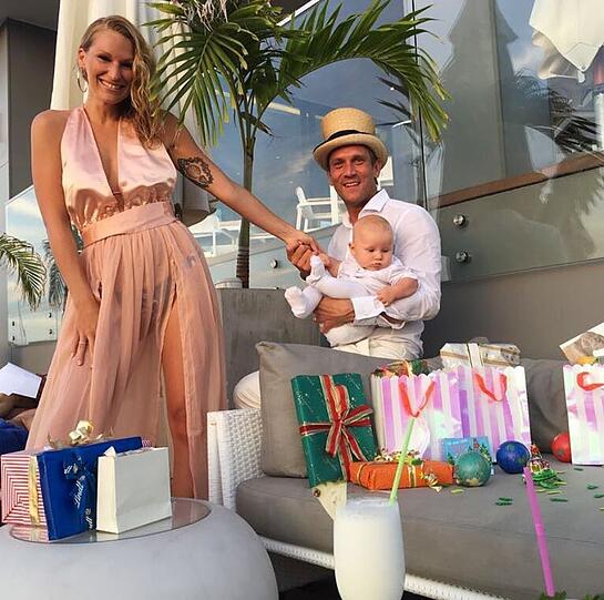 Janni Hönscheid und Peer Kusmagk flogen mit dem kleinen Emil in den Weihnachtsurlaub nach Kuba