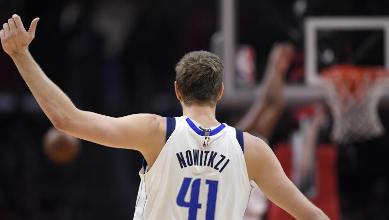 Dirk Nowitzki und die Dallas Mavericks unterlagen den Los Angeles Clippers mit 121:125. Dirk Nowitzki und die Dallas Mavericks unterlagen den Los Angeles Clippers mit 121:125.