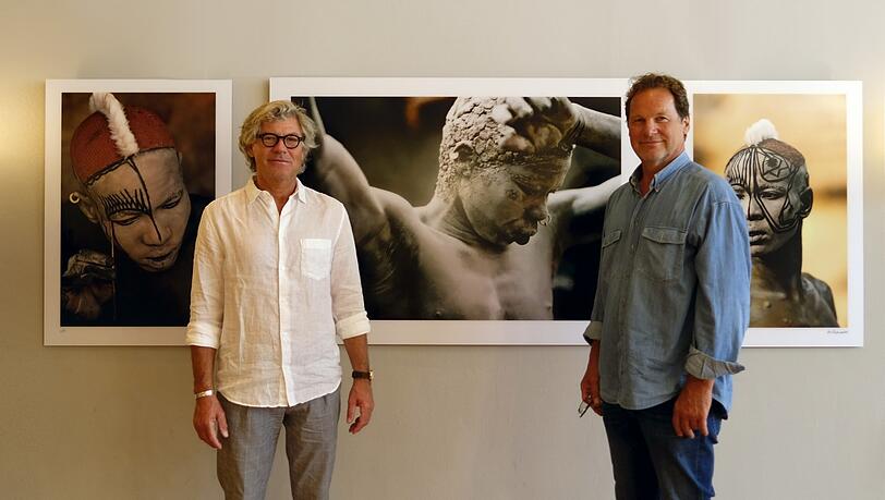Holger Roost (re.) mit dem Galeristen Alexander Gehrke. Holger Roost (re.) mit dem Galeristen Alexander Gehrke.