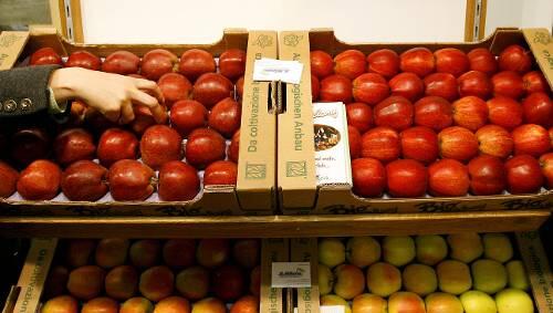 Greifen Sie zum Apfel statt zur Zigarette oder Bier. Greifen Sie zum Apfel statt zur Zigarette oder Bier.