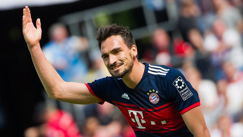 Mats Hummels: Note 3. Der Abwehr-Chef wurde bei den langen Schlägen der Kölner auf Zoller und Terodde immer wieder in Laufduelle gezwungen. Diskutierte auf dem Weg in die Halbzeit-Pause wegen einer Szene zuvor gestenreich mit Schiedsrichterin Steinhaus.