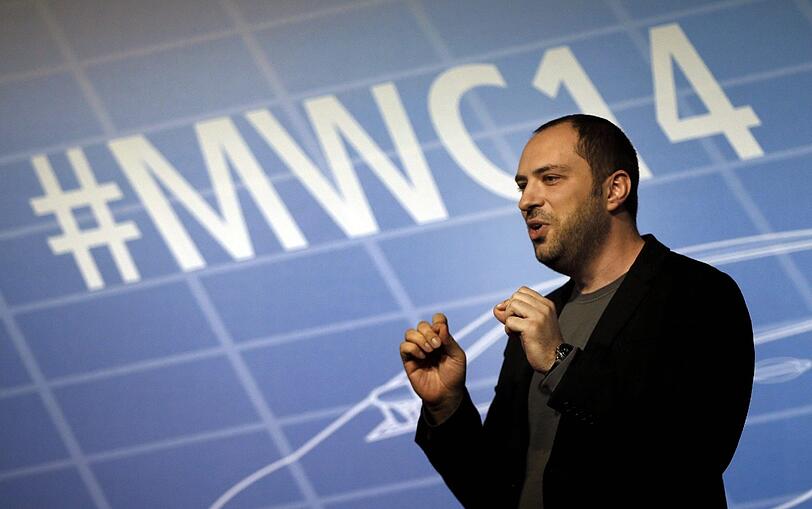 WhatsApp-Gründer Jan Koum spricht beim Mobile World Congress in Barcelona.