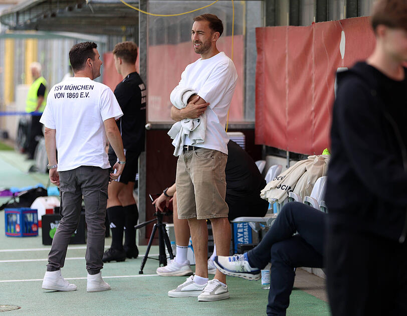 Gegen den 1. FC Nürnberg zivil unterwegs: Der angeschlagene Michael Eberwein. Gegen den 1. FC Nürnberg zivil unterwegs: Der angeschlagene Michael Eberwein.