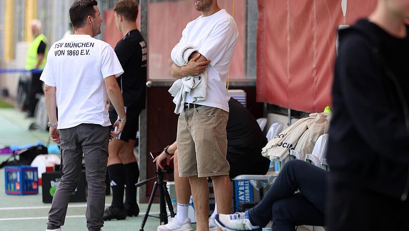 Gegen den 1. FC Nürnberg zivil unterwegs: Der angeschlagene Michael Eberwein. Gegen den 1. FC Nürnberg zivil unterwegs: Der angeschlagene Michael Eberwein.