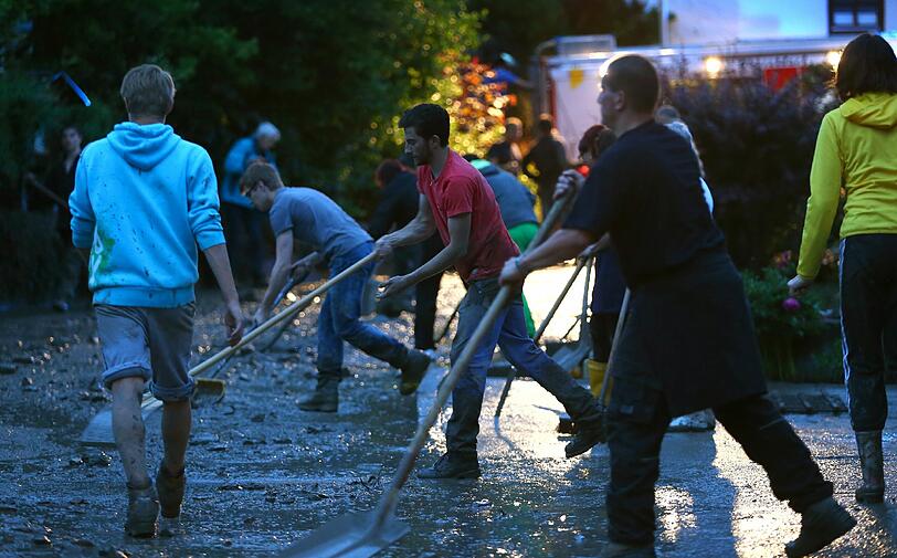 Chaos und Verwüstung in Oberstdorf: In der Nacht zum Sonntag walzte eine Schlammlawine durch den Ort - die Bilder.