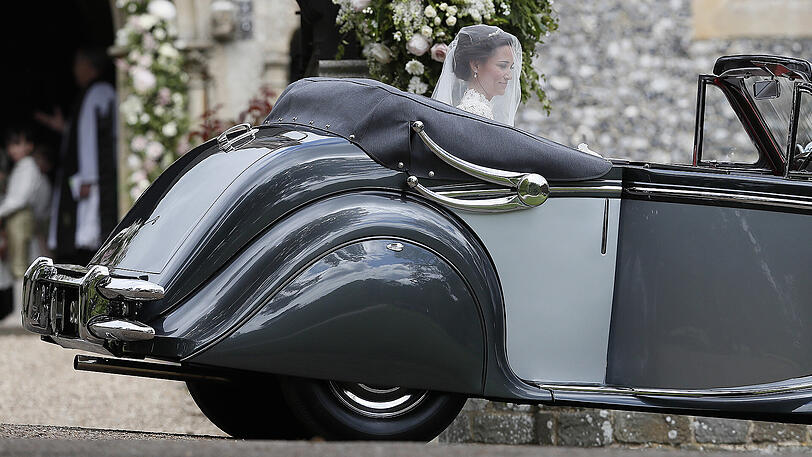 Da ist sie! Die Braut Pippa Middleton kommt...