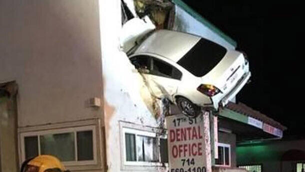 Der mit Drogen vollgepumpte Raser wurde bei dem Crash wie durch ein Wunder nur leicht verletzt. Der mit Drogen vollgepumpte Raser wurde bei dem Crash wie durch ein Wunder nur leicht verletzt.