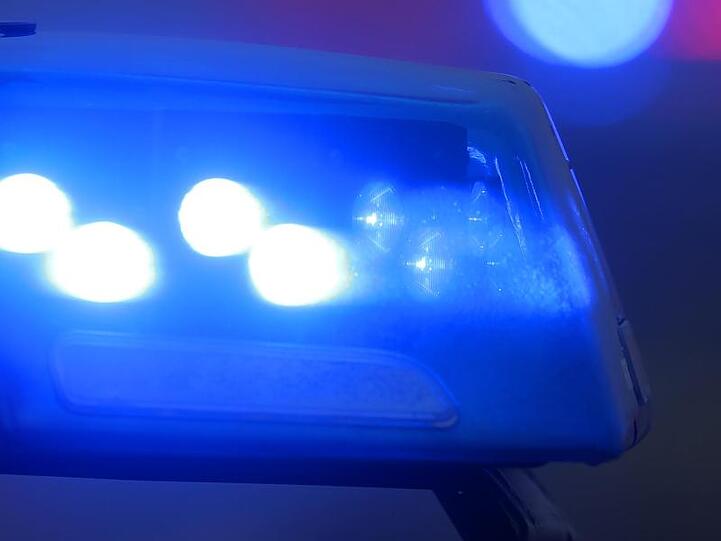 Polizeiauto mit Blauchlicht. Foto: Karl-Josef Hildenbrand/dpa/Archivbild