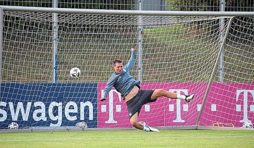 Drin, das Ding: Verteidiger Niklas Süle beim Training der Nationalmannschaft in Stuttgart als Hüter des Tores.