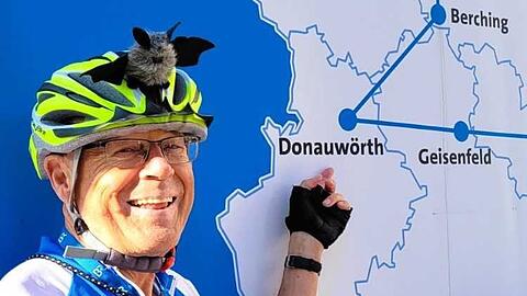 Der Münchner Günther Benda (76) fährt heuer seine 29. BR-Radltour mit. Seit er mal schlimm gestützt ist, immer mit Helm.