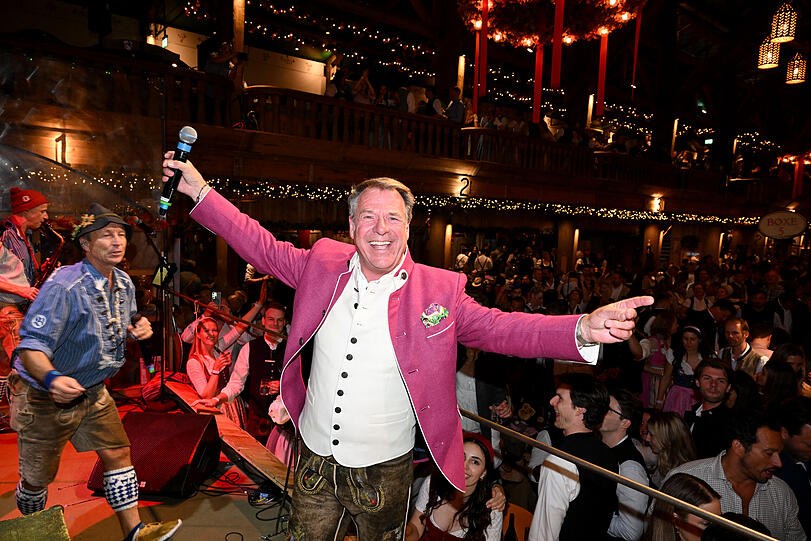Patrick Lindner feiert seinen 65. Geburtstag im Weinzelt.