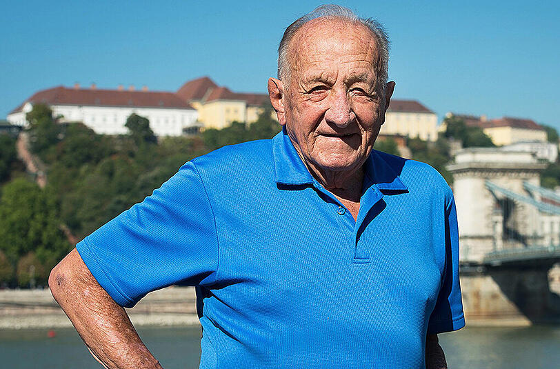 Sein letztes Spiel als Waaserballer absolvierte Sandor Tarics bei der Studenten-WM 1939 in Wien, als Deutschland vor den Augen von Adolf Hitler mit 9:2 bezwungen wurde. Mit sieben Treffern schlug Tarics die Deutschen fast im Alleingang.
