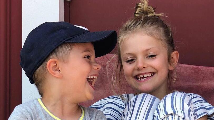 So sehen glückliche Kinder aus: Prinz Oscar und Prinzessin Estelle von Schweden