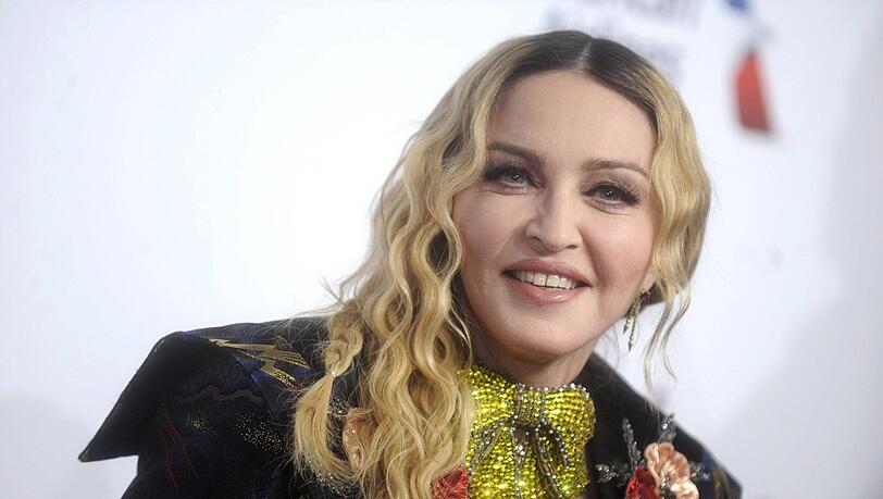 Hält sich nicht mehr an "social distancing": Madonna gab vor einigen Tagen bekannt, dass sie Corona-Antikörper gebildet habe. Hält sich nicht mehr an "social distancing": Madonna gab vor einigen Tagen bekannt, dass sie Corona-Antikörper gebildet habe.