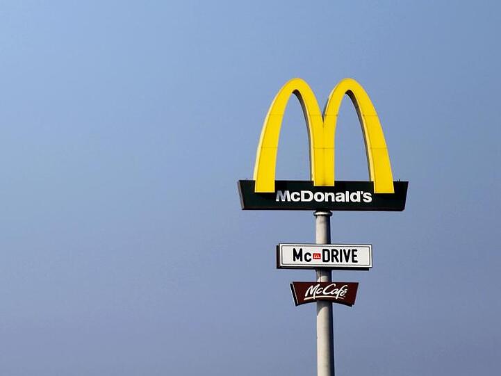 McDonald's steigt ins Geschäft mit veganen Produkten ein. Ende dieses Monats startet der Verkauf des "Big Vegan"-Burgers ohne tierische Zutaten.
