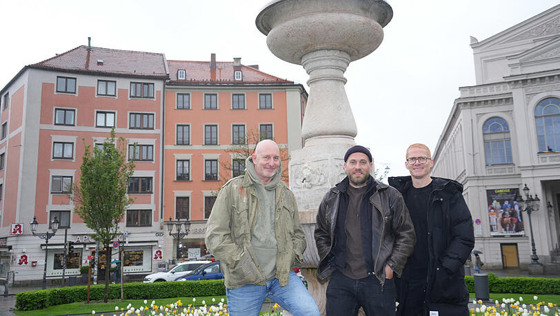 V.l.: Michael Faltenbacher, Oliver Voss und Martin Reiferscheid haben in den letzten (verregneten) Wochen viel Zeit am Gärtnerplatz verbracht. Ihr Studio Bianco soll italienisches Flair bringen.