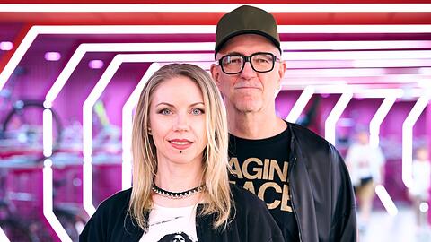 Schafft das Techno-Paar Dr. Motte und Ellen Dosch-Roeingh das Comeback der fr&uuml;heren Loveparade in Berlin unter neuem Namen? Der Dokumentarfilm "Love is stronger" begleitet das Projekt von 2022 bis 2025 und erz&auml;hlt die Geschichte der Techno-Kultur.