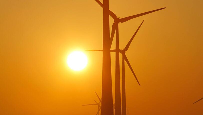 Windkraft in Deutschland: Das ist die mittlerweile kostengünstigste Art, erneuerbaren Strom zu produzieren. Der Anteil von Öko-Energien liegt laut Umweltbundesamt derzeit bei 16,8 Prozent. Windkraft in Deutschland: Das ist die mittlerweile kostengünstigste Art, erneuerbaren Strom zu produzieren. Der Anteil von Öko-Energien liegt laut Umweltbundesamt derzeit bei 16,8 Prozent.