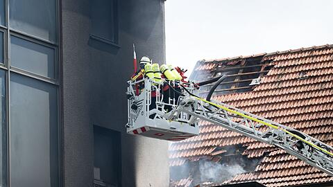 Im Einsatz war auch eine Drehleiter.