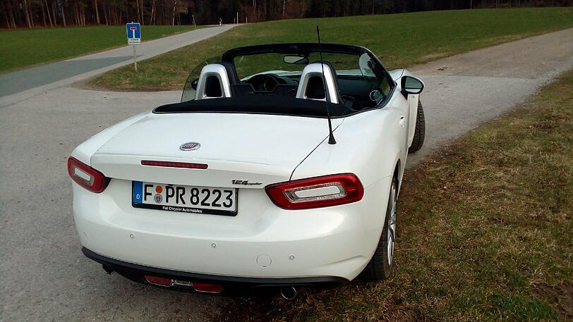 Kurz und knackig ist der Heckabschluss ausgefallen, wie es sich für einen echten Roadster gehört.