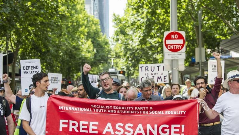 Anhänger des Wikileaks-Gründers Julian Assange demonstrieren in Melbourne gegen dessen Auslieferung an die USA. Anhänger des Wikileaks-Gründers Julian Assange demonstrieren in Melbourne gegen dessen Auslieferung an die USA.