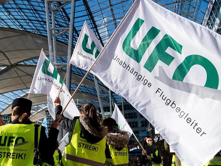 Die Gewerkschaft Ufo hat bereits einen Warnstreik und zwei reguläre Streikwellen bei verschiedenen Flugbetrieben des Lufthansa-Konzerns organisiert.