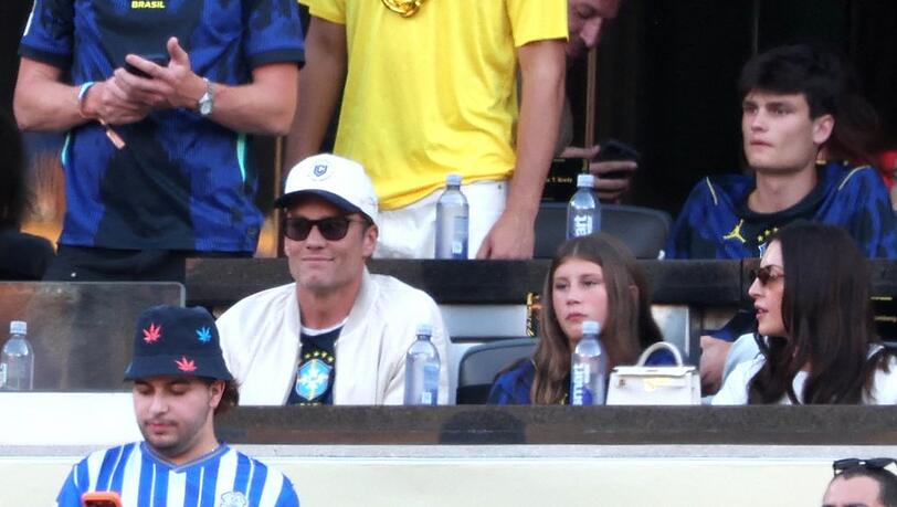Tom Brady und Tochter Vivian im MetLife Stadium in New Jersey. Tom Brady und Tochter Vivian im MetLife Stadium in New Jersey.