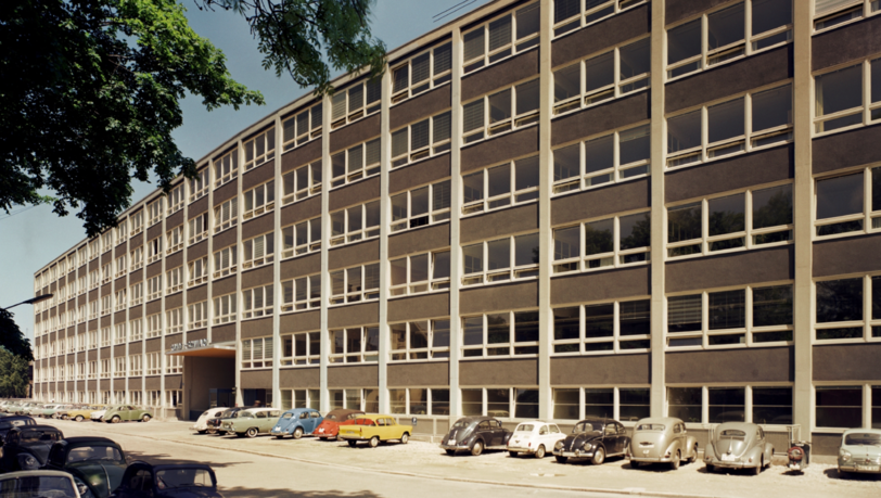 Früher stand auf dem "iCampus"-Areal im Werksviertel ein Verwaltungsgebäude von Rohde & Schwarz. Hier eine Ansicht aus den 1950er Jahren. Früher stand auf dem "iCampus"-Areal im Werksviertel ein Verwaltungsgebäude von Rohde & Schwarz. Hier eine Ansicht aus den 1950er Jahren.