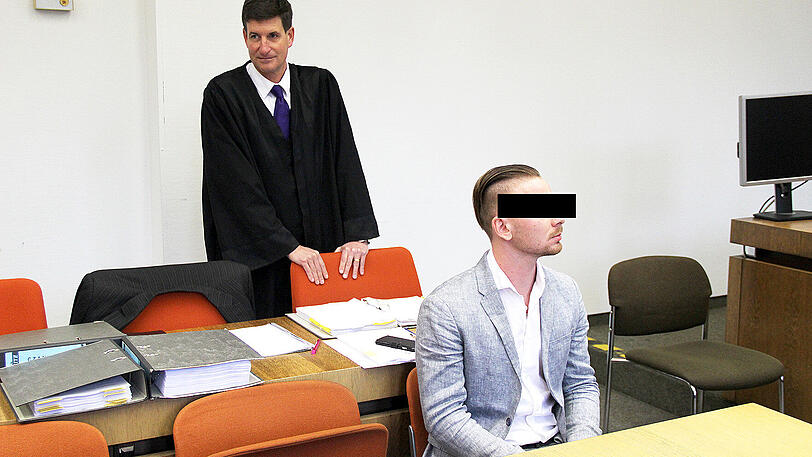 Prozessauftakt: Andreas C. mit Anwalt Florian Wurtinger.