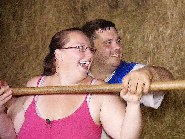 Markus und Nicole kamen sich bei der Stallarbeit näher