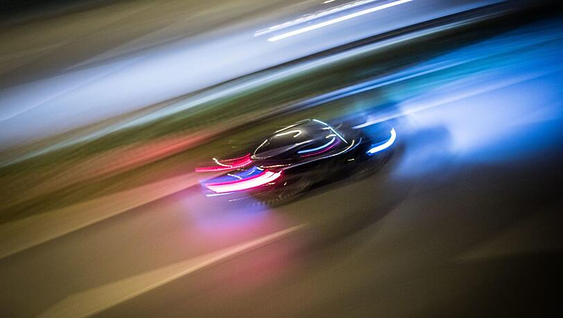 Der flüchtige Fahrer war teilweise mit 100 bis 120 km/h unterwegs. (Symbolbild)