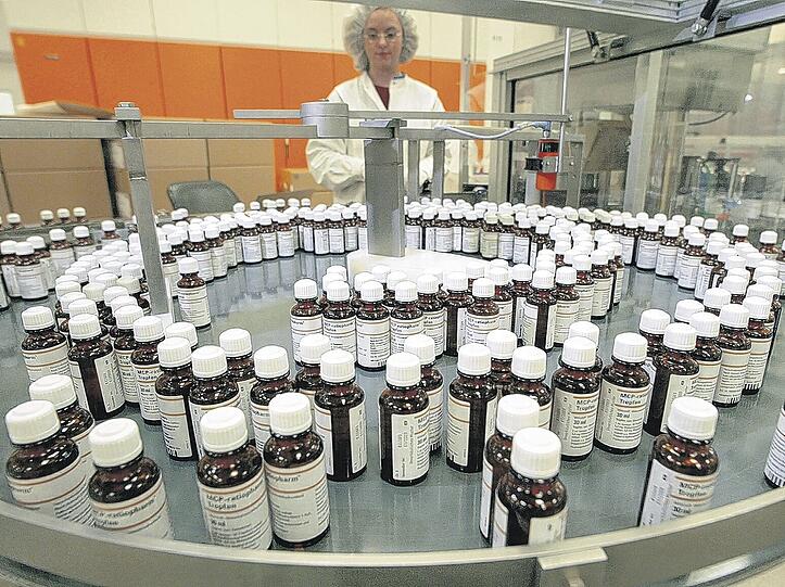Produktion bei Ratiopharm in Blaubeuren: Nachdem sich Firmenchef Adolf Merckle mit VW-Aktien verspekuliert hatte, musste die Perle seines Unternehmens verkauft werden. Foto: ddp
