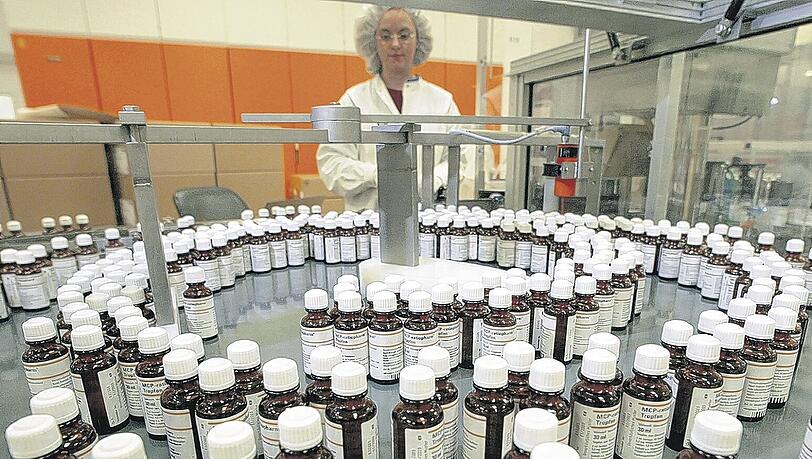 Produktion bei Ratiopharm in Blaubeuren: Nachdem sich Firmenchef Adolf Merckle mit VW-Aktien verspekuliert hatte, musste die Perle seines Unternehmens verkauft werden. Foto: ddp Produktion bei Ratiopharm in Blaubeuren: Nachdem sich Firmenchef Adolf Merckle mit VW-Aktien verspekuliert hatte, musste die Perle seines Unternehmens verkauft werden. Foto: ddp