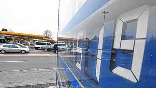 Ein Liter Super kostet derzeit über 1,50 Euro - Tendenz: weiter steigend! Ein Liter Super kostet derzeit über 1,50 Euro - Tendenz: weiter steigend!