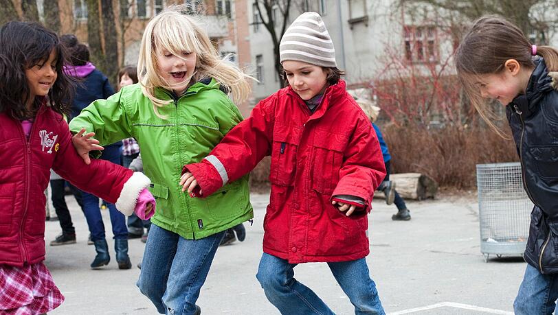 Helfen Sie mit Ihrer Spende Kindern eine Zukunftsperspektive zu geben. Helfen Sie mit Ihrer Spende Kindern eine Zukunftsperspektive zu geben.