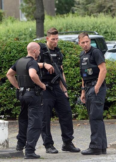 Die Bilder vom Polizeieinsatz am Benjamin-Franklin-Krankenhaus in Berlin.
