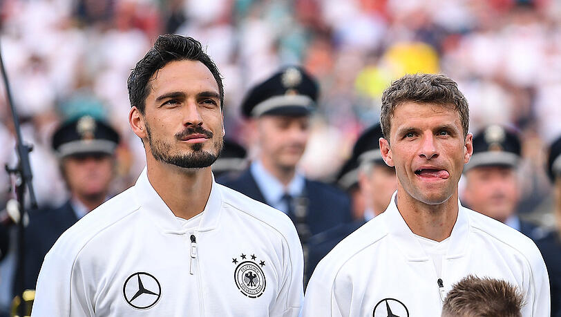 Fallen bei einer erneuten Verwarnung für das letzte Gruppenspiel aus: Mats Hummels (l.) und Thomas Müller. Fallen bei einer erneuten Verwarnung für das letzte Gruppenspiel aus: Mats Hummels (l.) und Thomas Müller.
