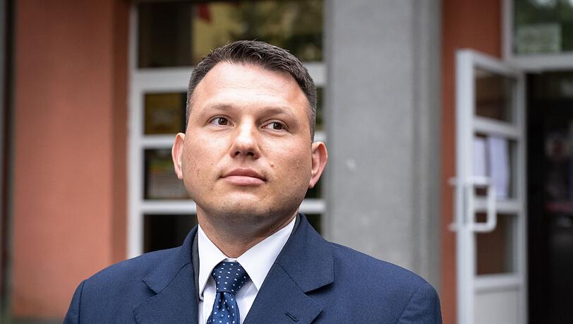 Der rechtsradikale polnische Präsidentschaftskandidat Slawomir Mentzen, der als Drittplatzierter nach der ersten Wahlrunde ausgeschieden ist, will Einfluss auf die Stichwahl nehmen. (Archivbild)
