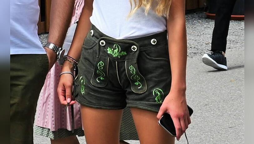 Keine-Lust-auf-das-Dirndl-So-werden-Lederhosen-zum-Hingucker