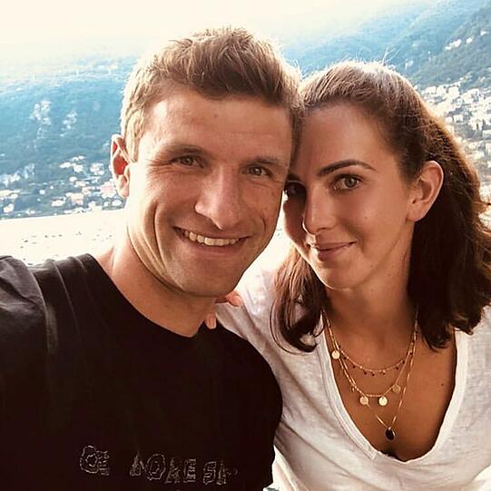 Bayerisches Traumpaar und schon seit 2009 verheiratet: Thomas Müller und Ehefrau Lisa.