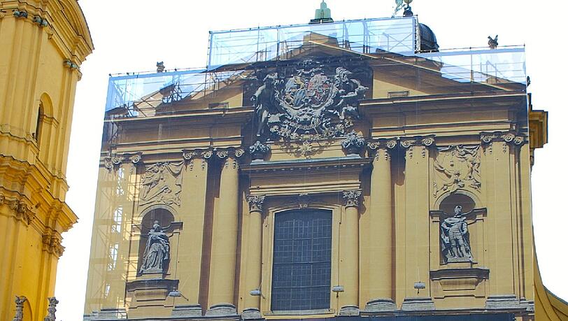 Das Plakat an der Theatinerkirche war nicht zu übersehen. Das Plakat an der Theatinerkirche war nicht zu übersehen.