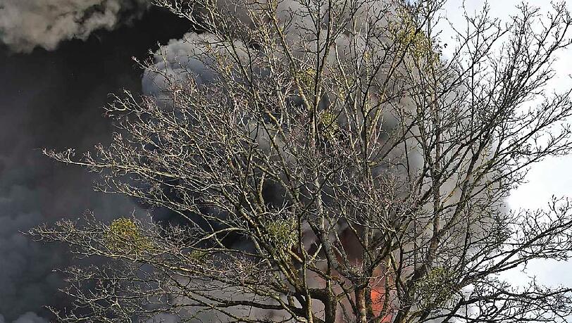 Der Kulturpavillon ist komplett ausgebrannt. Die Bilder vom Großeinsatz der Feuerwehr. Der Kulturpavillon ist komplett ausgebrannt. Die Bilder vom Großeinsatz der Feuerwehr.