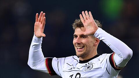"Er braucht sicherlich noch einige individuelle Trainingseinheiten, bevor er ins Mannschaftstraining einsteigt", sagt Joachim Löw über Leon Goretzka.
