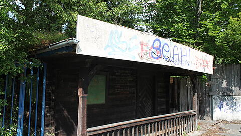 Das alte, hölzerne Kassenhäuschen.