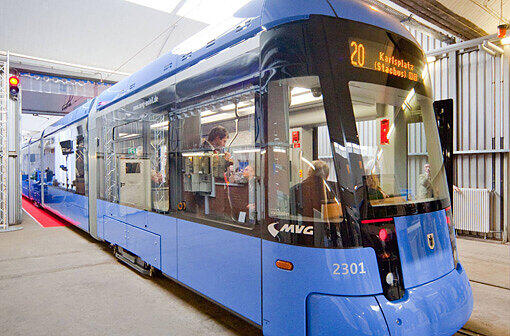 Die Variobahn (Stadler Pankow). Alle 14 Züge brauchen neue Räder.