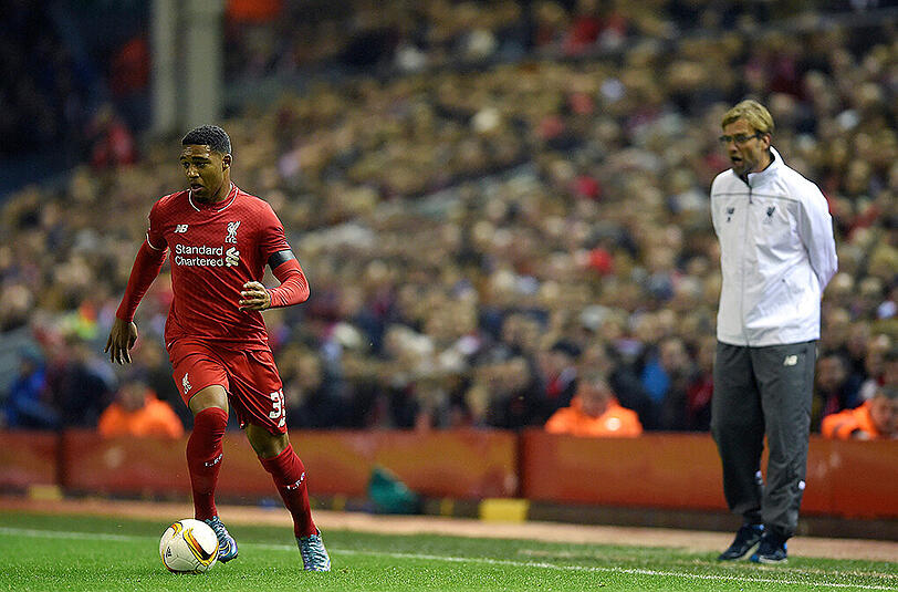 Liverpool-Youngster Jordon Ibe kassiert von Trainer Jürgen Klopp auch mal eine Ohrfeige.