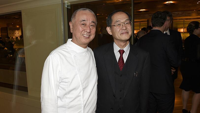 Nobuyuki Matsuhisa mit dem japanischen Generalkonsul Hidenao Yanagi