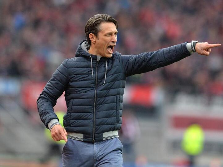Der Münchner Trainer Niko Kovac schreit vom Spielfeldrand aus Anweisungen. Foto: Timm Schamberger/Archiv