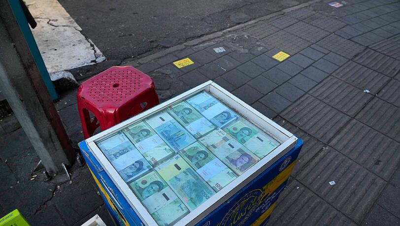 Die nahezu hundertprozentige Inflation im Iran hat die Preise f&uuml;r fast alle Waren verdoppelt. (Archivbild)